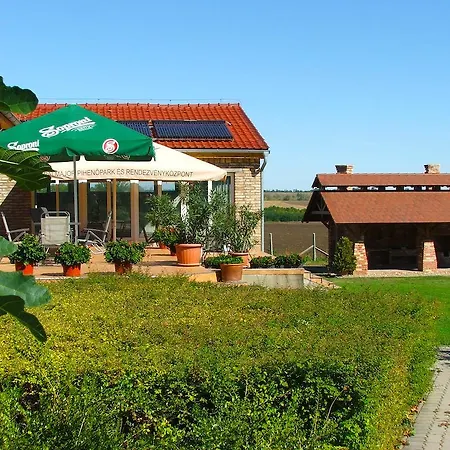 Prázdninový areál Palmajor Pihenopark Es Rendezvenykozpont Gárdony